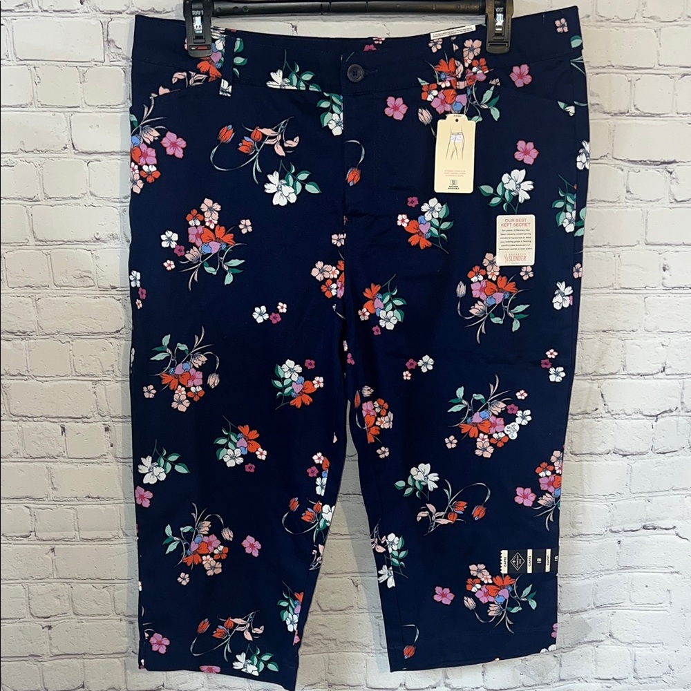 Size 18 St John’s Bay  Floral Print Capri Pants. New with tags